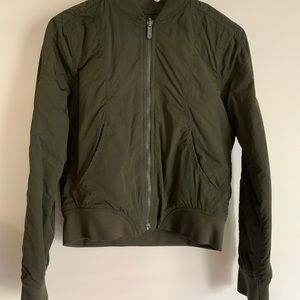 Flip it & reverse it Lululemon Bomber - olive